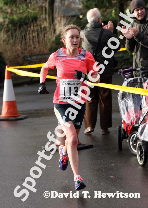 Alyson Dixon (Sunderland Strollers) wins the Ronnie Walker Saltwell 10k Road Race, Gateshead. Photo: David T. Hewitson/Sports for All Pics